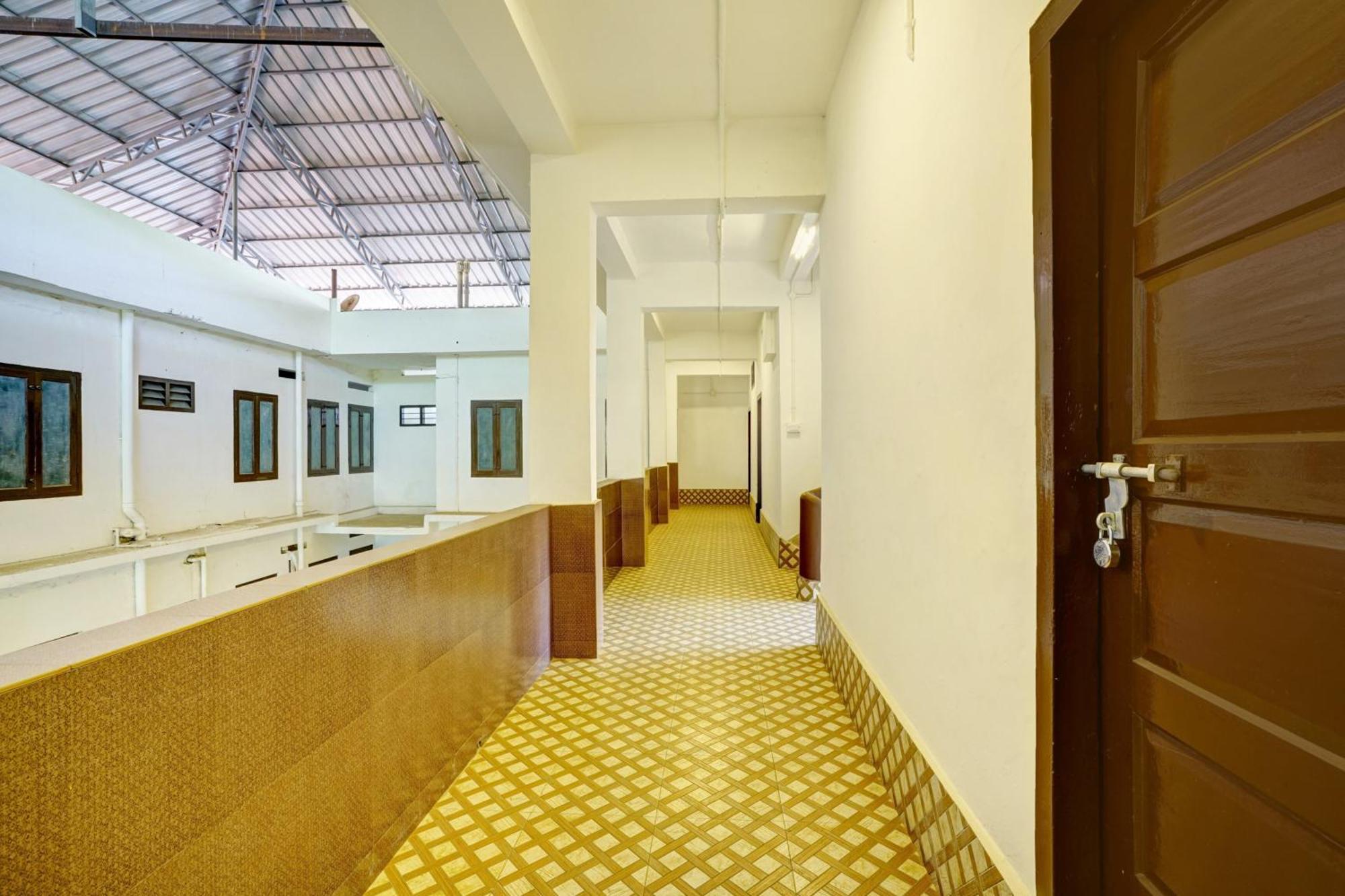 Super Hotel O Ceasar Palace Annex Thodupuzha Eksteriør bilde